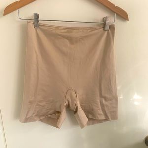 NWOT SPANX Tummy control shorts size large